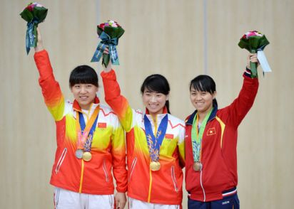 中国选手包揽亚运会女子10米步枪移动靶个人冠亚军
