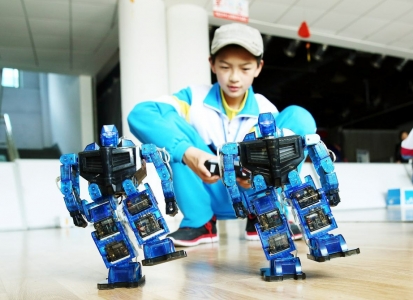 日照市第三届青少年机器人竞赛在日照少年宫举行
