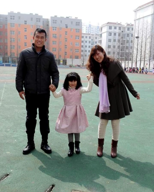 21日,记者再次采访了张磊,了解到他在维和期间,曾经给父母,妻子和孩子