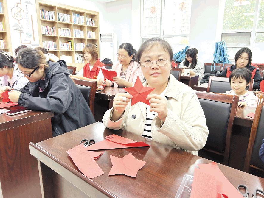 剪纸寄深情
