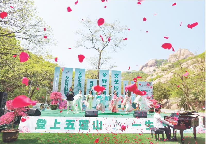 春风拂山岗 杜鹃漫莲山