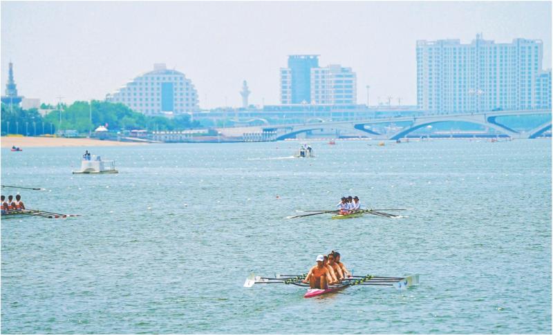 碧波逐浪 赛艇争锋