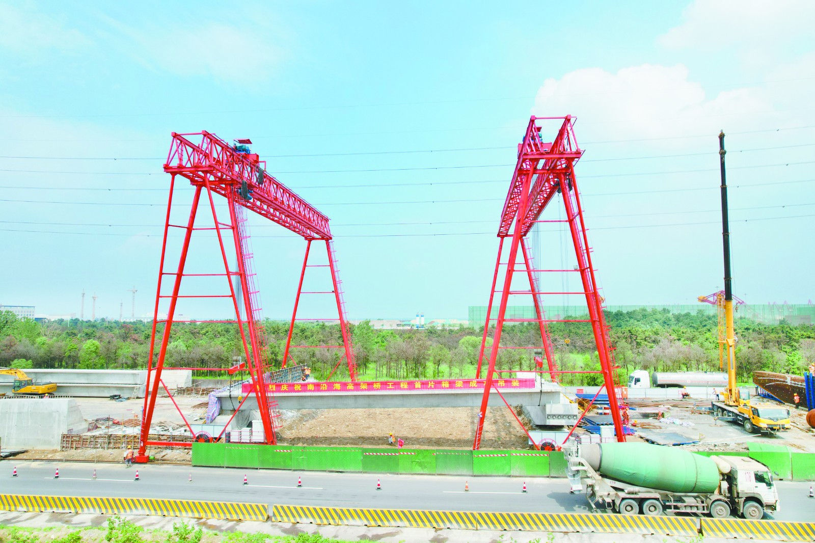 日照北内天公路尾片箱梁乐成架设