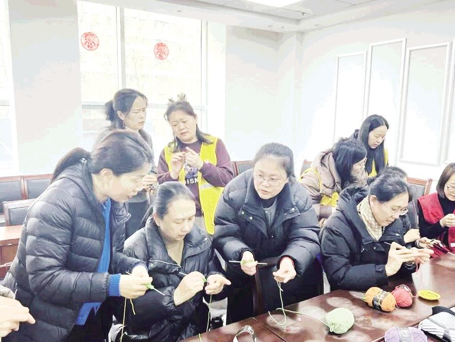 “编”出温情 “织”造快乐