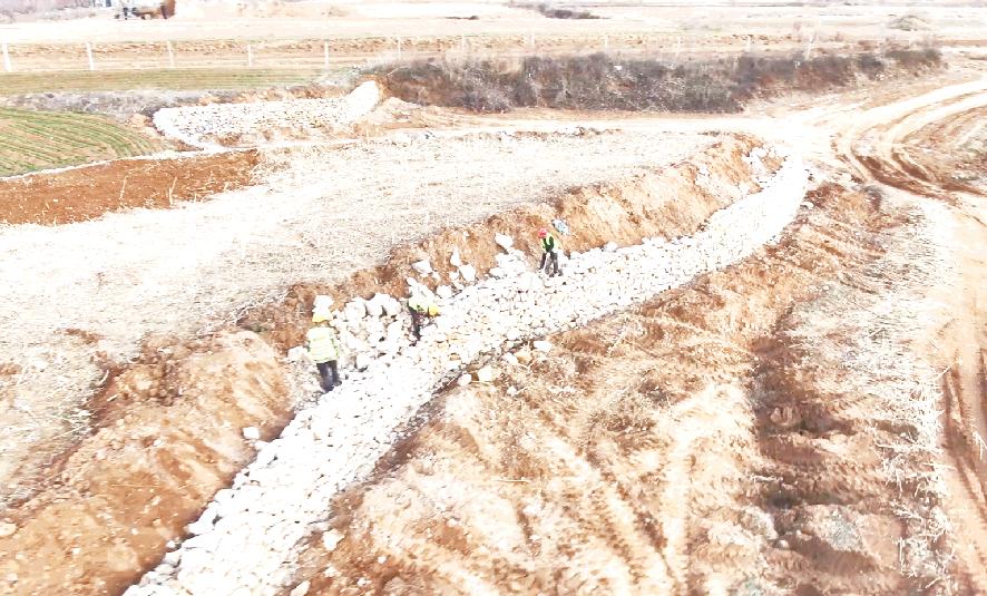 寒冬不停工 荒岭改梯田